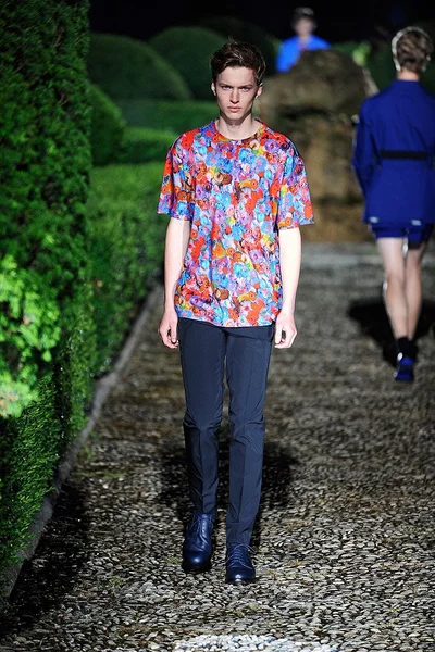 Look 19